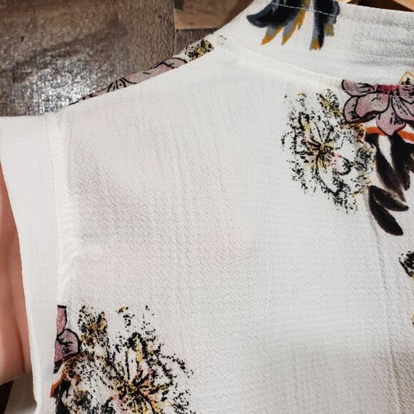 Amaryllis v-neck large floral print sleeveless blouse woman's size medium - Picture 7 of 9